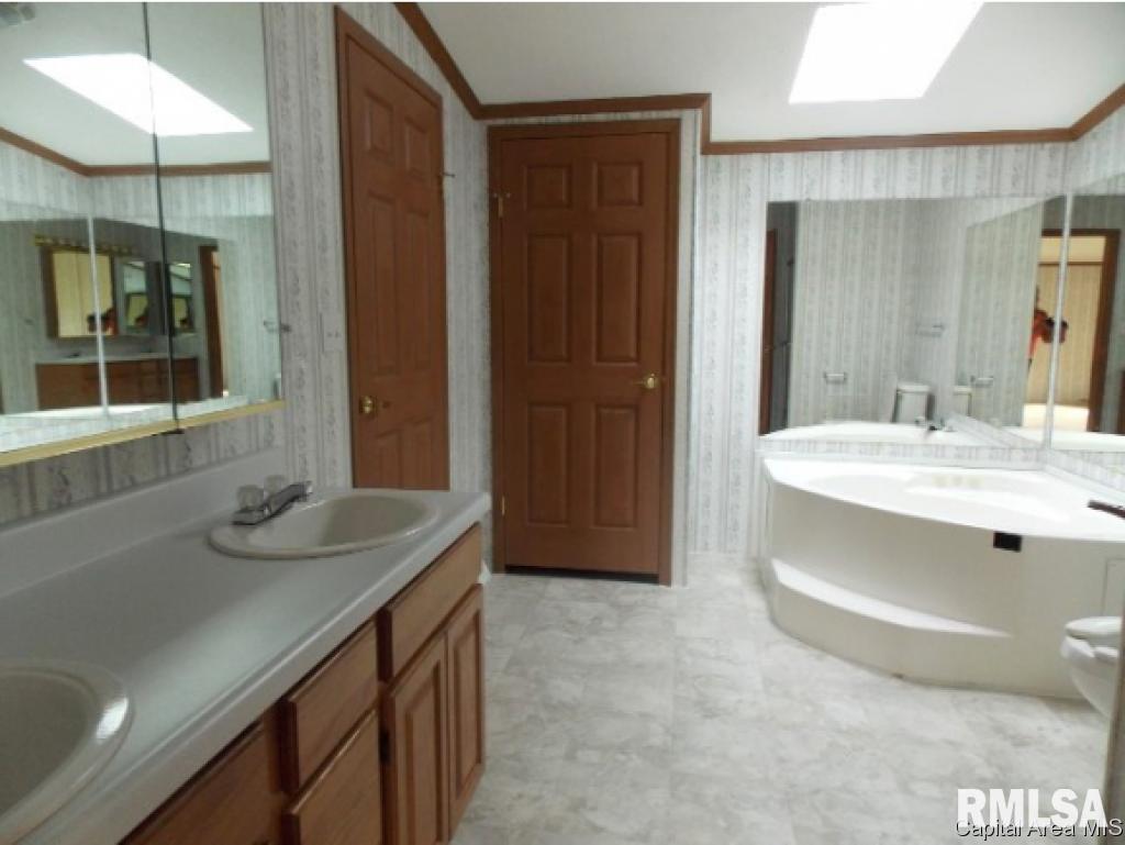 5288 Tickridge Road Palmyra, IL 62674 - Photo 18 of 28