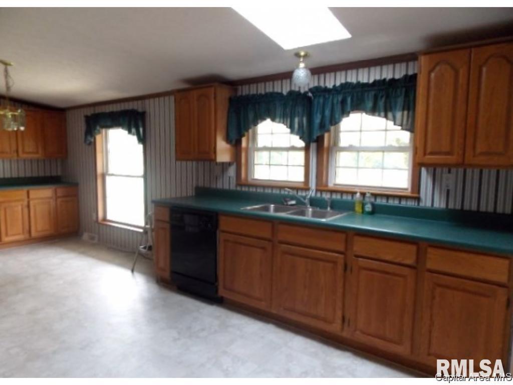 5288 Tickridge Road Palmyra, IL 62674 - Photo 5 of 28