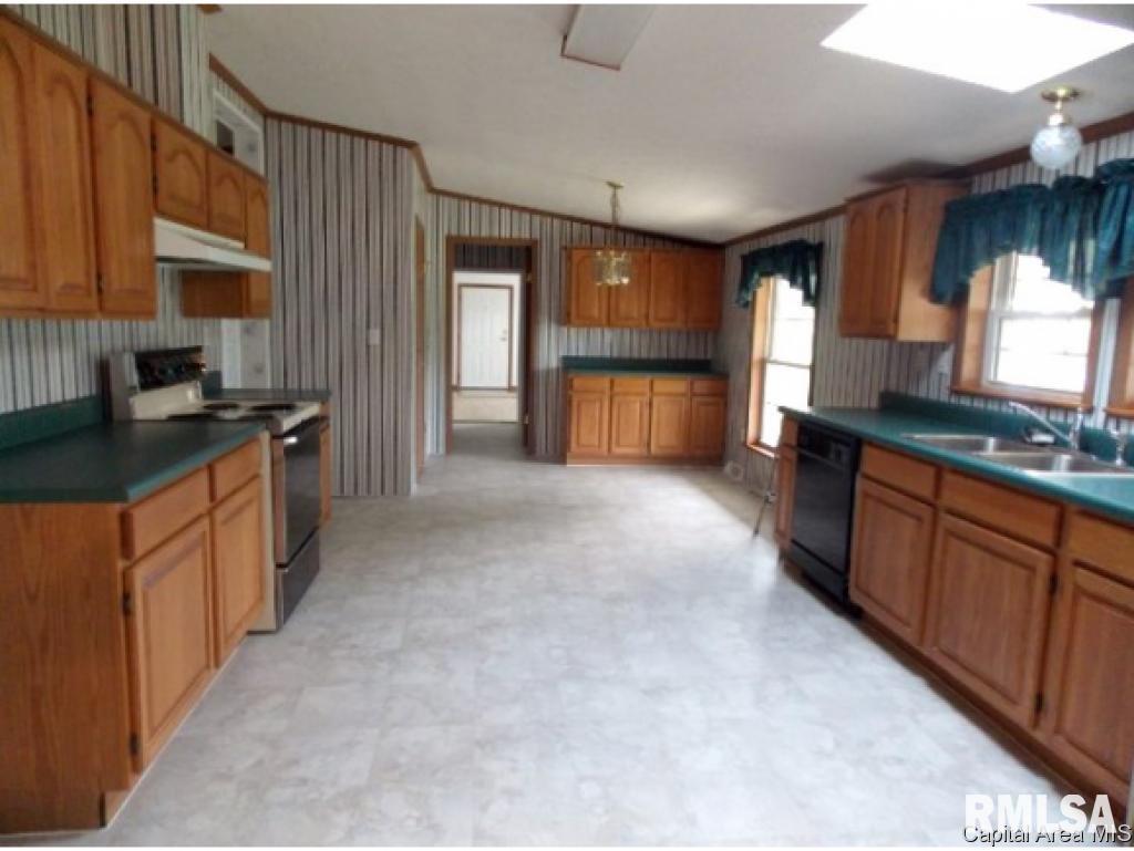 5288 Tickridge Road Palmyra, IL 62674 - Photo 6 of 28