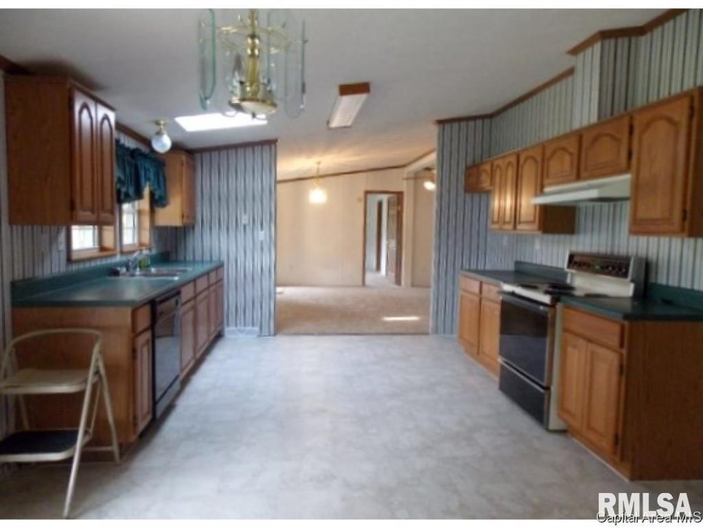 5288 Tickridge Road Palmyra, IL 62674 - Photo 8 of 28