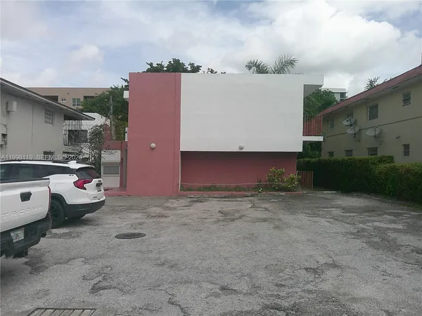 $2,050 | 461 Southwest 7th Street, Unit 5, Miami, FL 33130