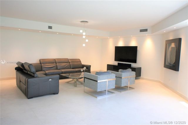 $799,000 | 21200 Point Place, Unit 403, Aventura, FL 33180