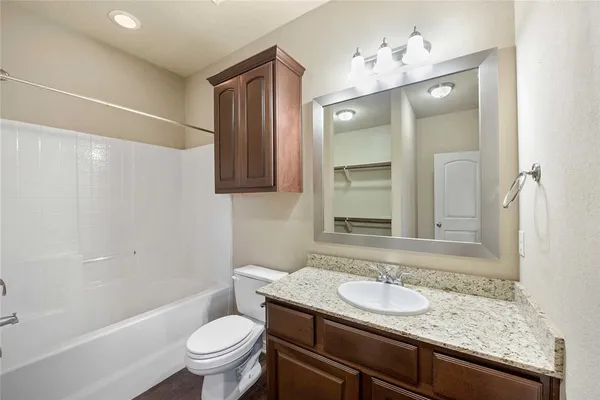$1,900 | 533 Forest Drive, College Station, TX 77840