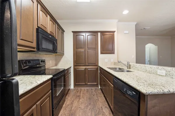 $1,900 | 533 Forest Drive, College Station, TX 77840