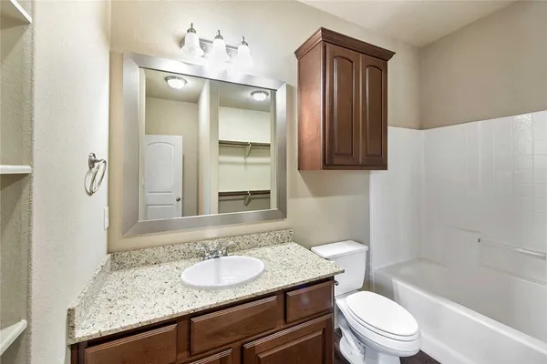 $1,900 | 533 Forest Drive, College Station, TX 77840