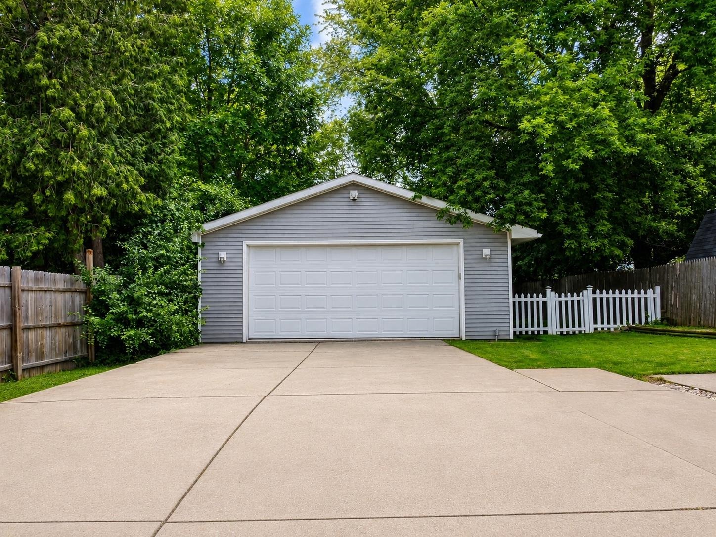 1844 South Jefferson Street Appleton, WI 54915 - Photo 29 of 32