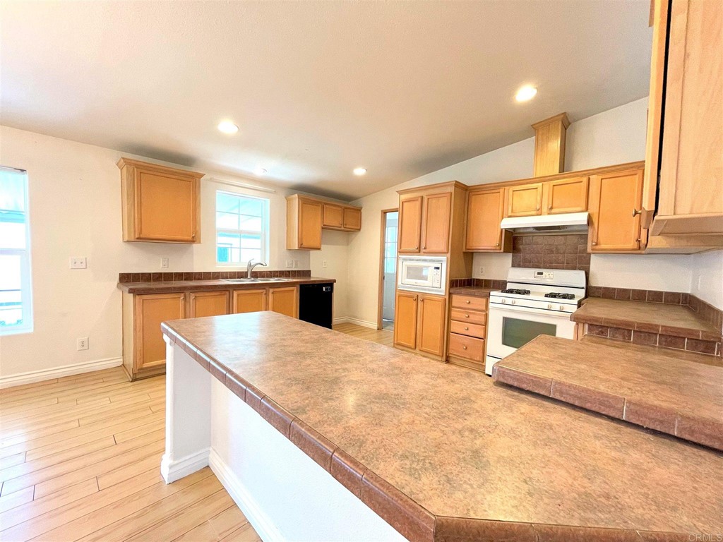10767 Jamacha Spring Valley, Unit SPC 203 Spring Valley, CA 91978 - Photo 4 of 21 Gallery Image 4