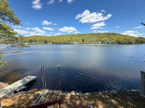 $399,900 | 8 Julia Ann Drive, Holland, MA 01521