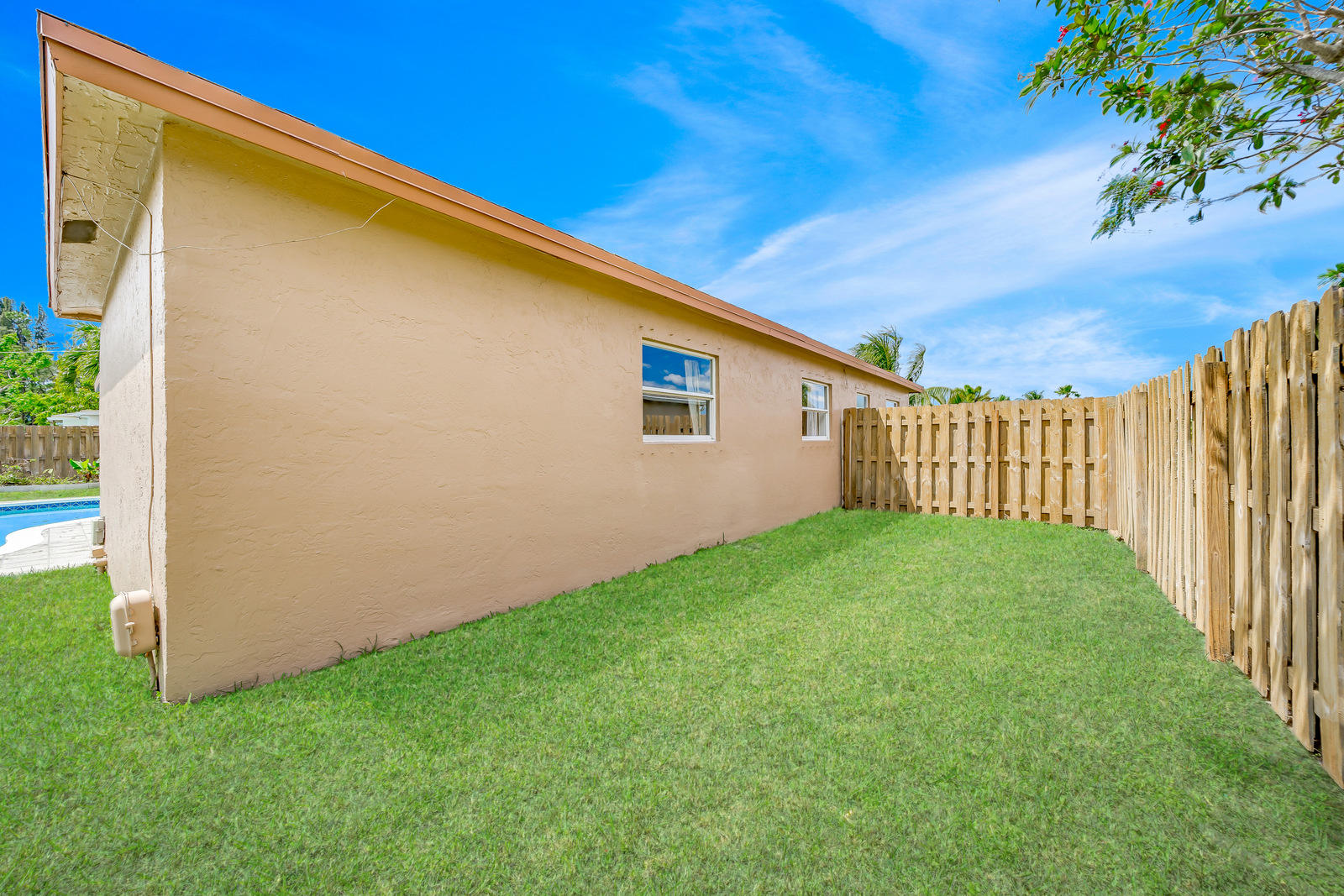 22491 Labrador Street Boca Raton, FL 33428 - Photo 68 of 74 Side yard