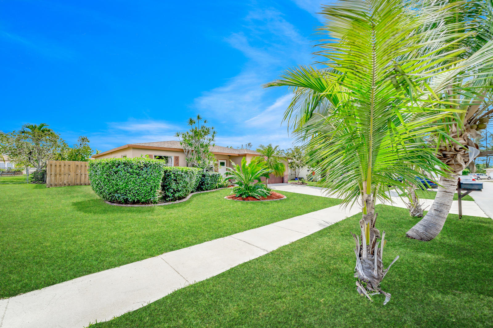 22491 Labrador Street Boca Raton, FL 33428 - Photo 8 of 74 Side yard