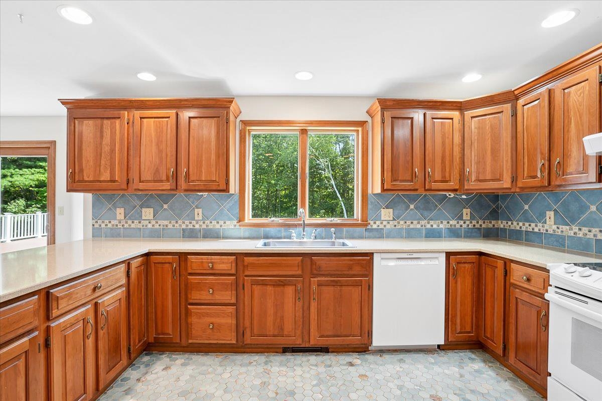 106 Gorham Pond Road Goffstown, NH 03045 - Photo 4 of 60