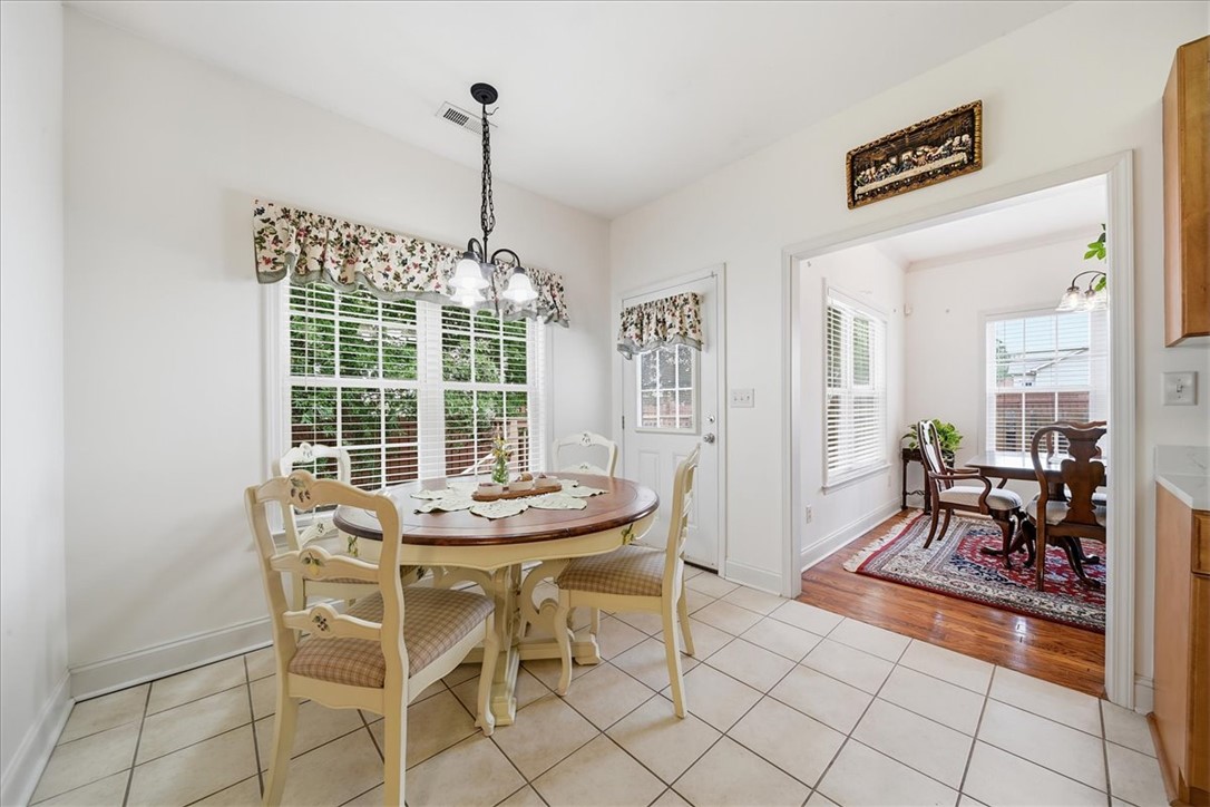 112 Elliott Circle Anderson, SC 29621 - Photo 6 of 35 A quaint breakfast nook offers a cheerful start to each day.