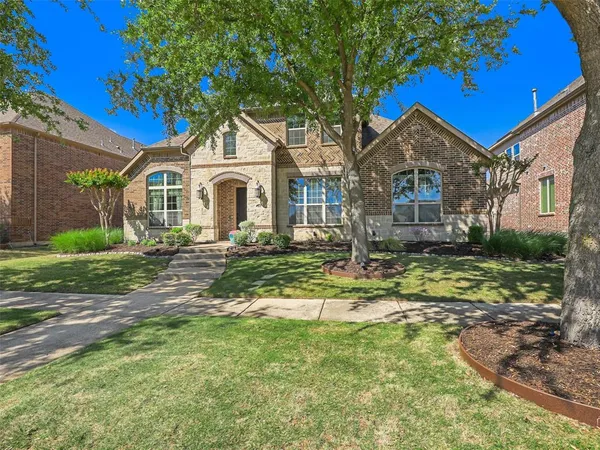 $829,900 | 8841 Sutton Drive, Frisco, TX 75035