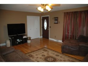 592 Hales Chapel Road Gray, TN 37615 - Photo 6 of 24 Living Room