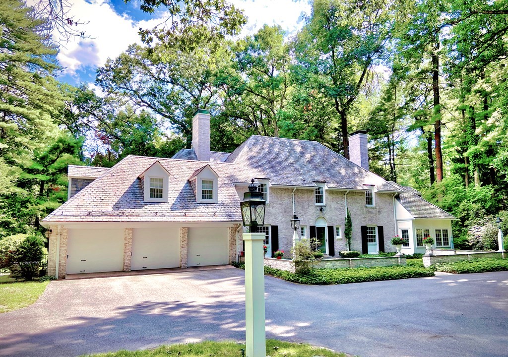 111 Woodsley Road Longmeadow, MA 01106 - Photo 1 of 23 Gallery Image 1