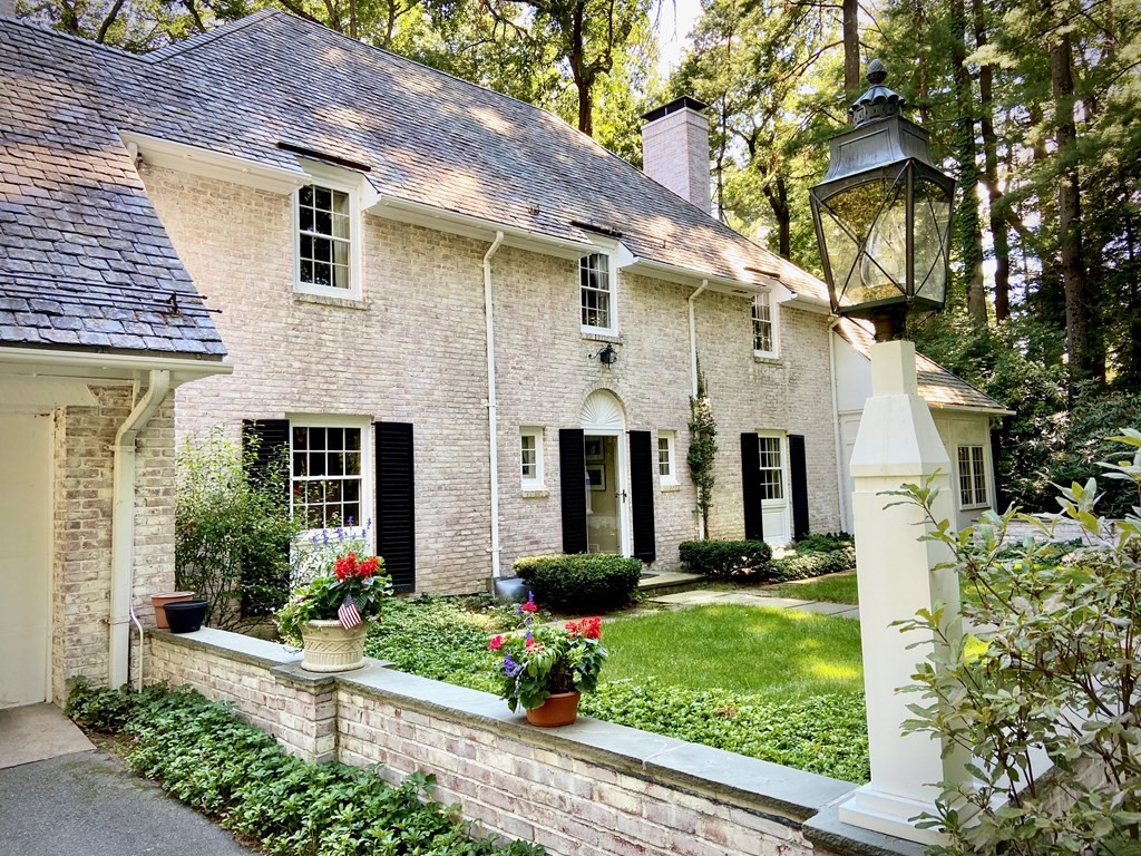 111 Woodsley Road Longmeadow, MA 01106 - Photo 2 of 23 Gallery Image 2
