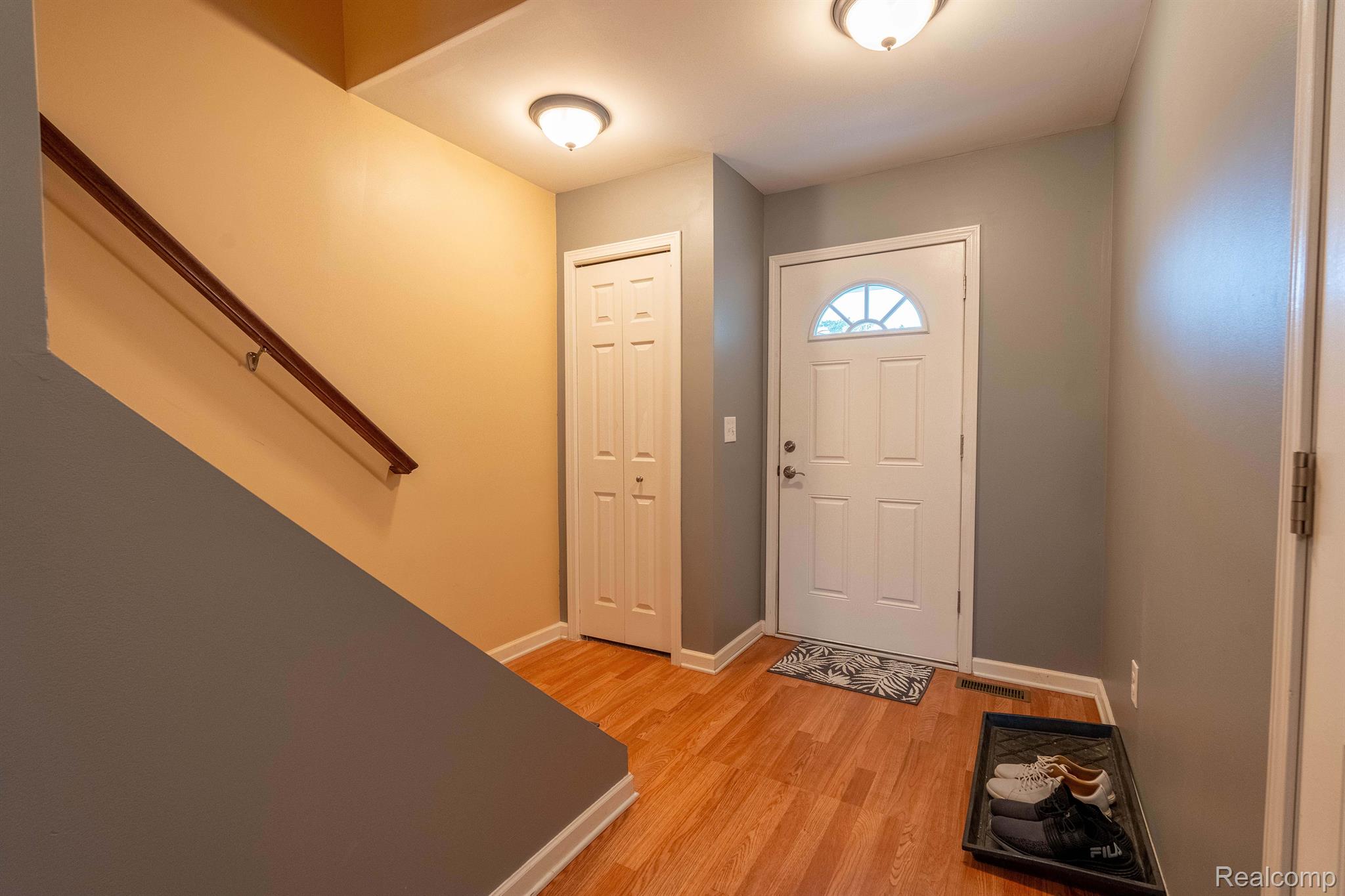 21116 Middlebelt Road Farmington, MI 48336 - Photo 5 of 43 Foyer, Front Door