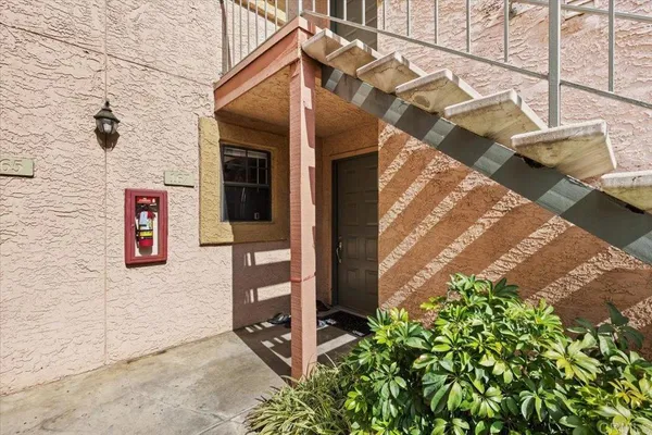 a car parked in front of white house