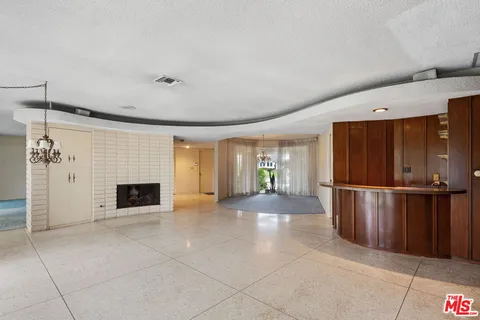 $1,798,850 | 6619 Bedford Avenue, Los Angeles, CA 90056