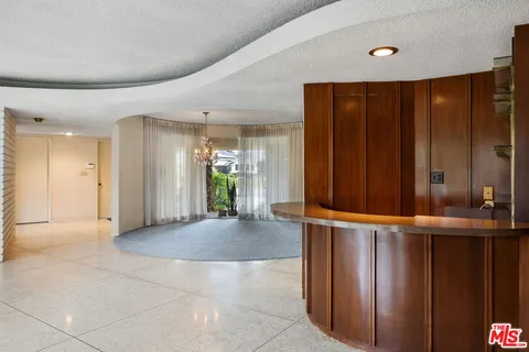 $1,798,850 | 6619 Bedford Avenue, Los Angeles, CA 90056