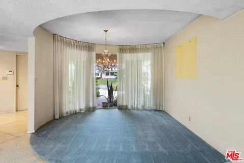 $1,798,850 | 6619 Bedford Avenue, Los Angeles, CA 90056