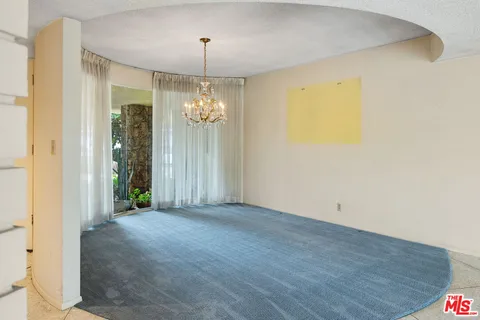 $1,798,850 | 6619 Bedford Avenue, Los Angeles, CA 90056