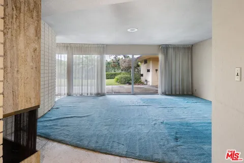 $1,798,850 | 6619 Bedford Avenue, Los Angeles, CA 90056