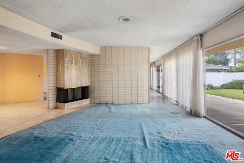 $1,798,850 | 6619 Bedford Avenue, Los Angeles, CA 90056