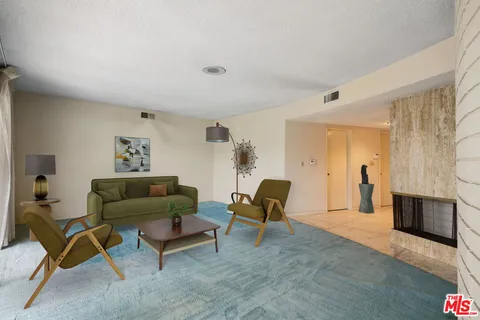 $1,798,850 | 6619 Bedford Avenue, Los Angeles, CA 90056