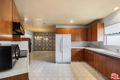 $1,798,850 | 6619 Bedford Avenue, Los Angeles, CA 90056