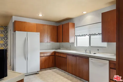 $1,798,850 | 6619 Bedford Avenue, Los Angeles, CA 90056