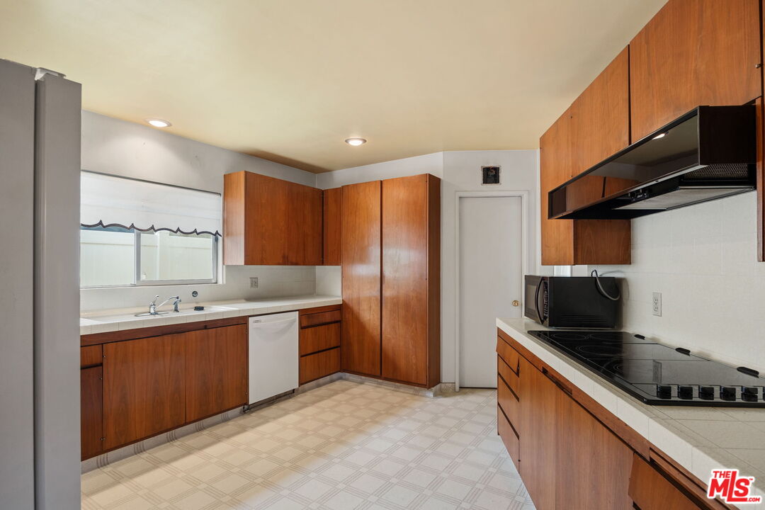 6619 Bedford Avenue Los Angeles, CA 90056 - Photo 27 of 55