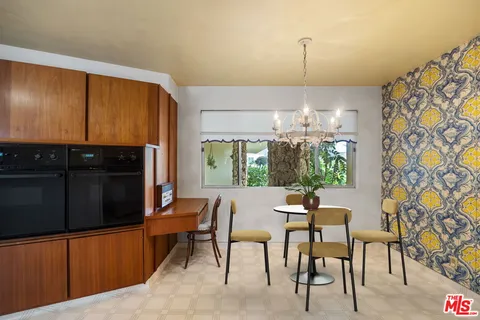 $1,798,850 | 6619 Bedford Avenue, Los Angeles, CA 90056