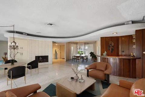 $1,798,850 | 6619 Bedford Avenue, Los Angeles, CA 90056