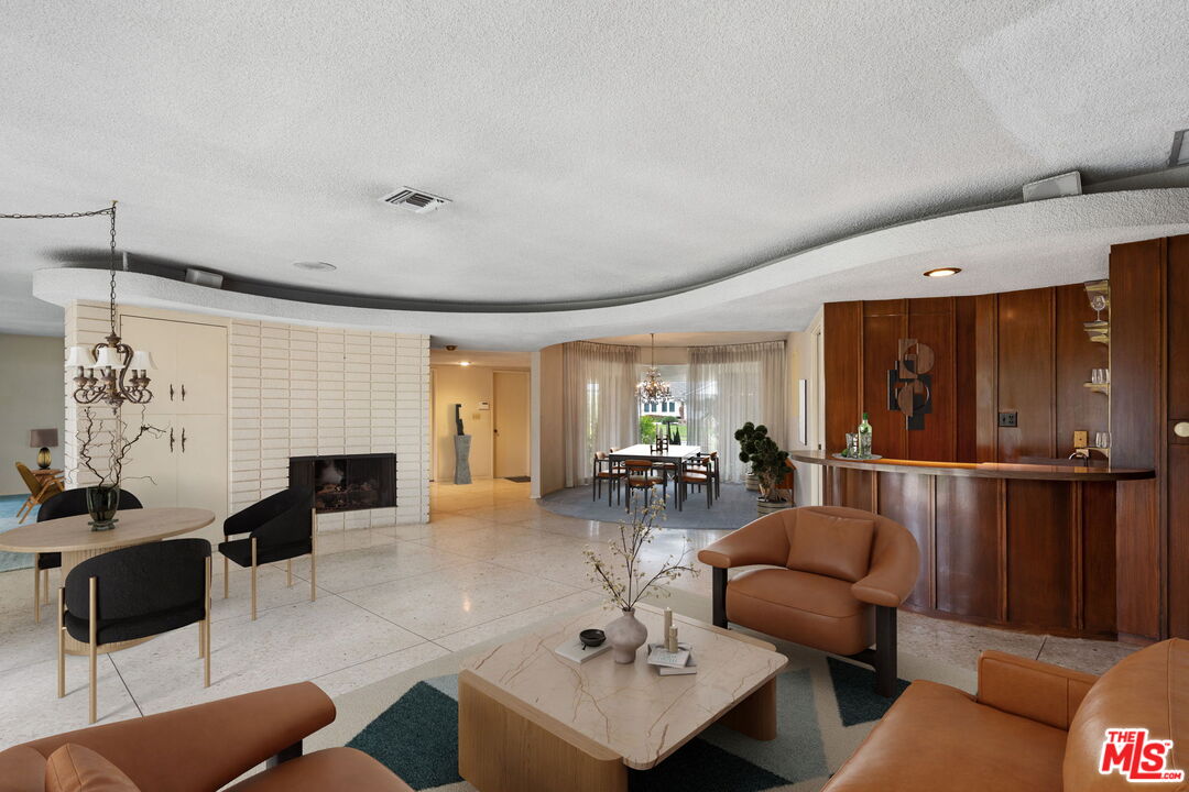 6619 Bedford Avenue Los Angeles, CA 90056 - Photo 4 of 55