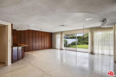 $1,798,850 | 6619 Bedford Avenue, Los Angeles, CA 90056