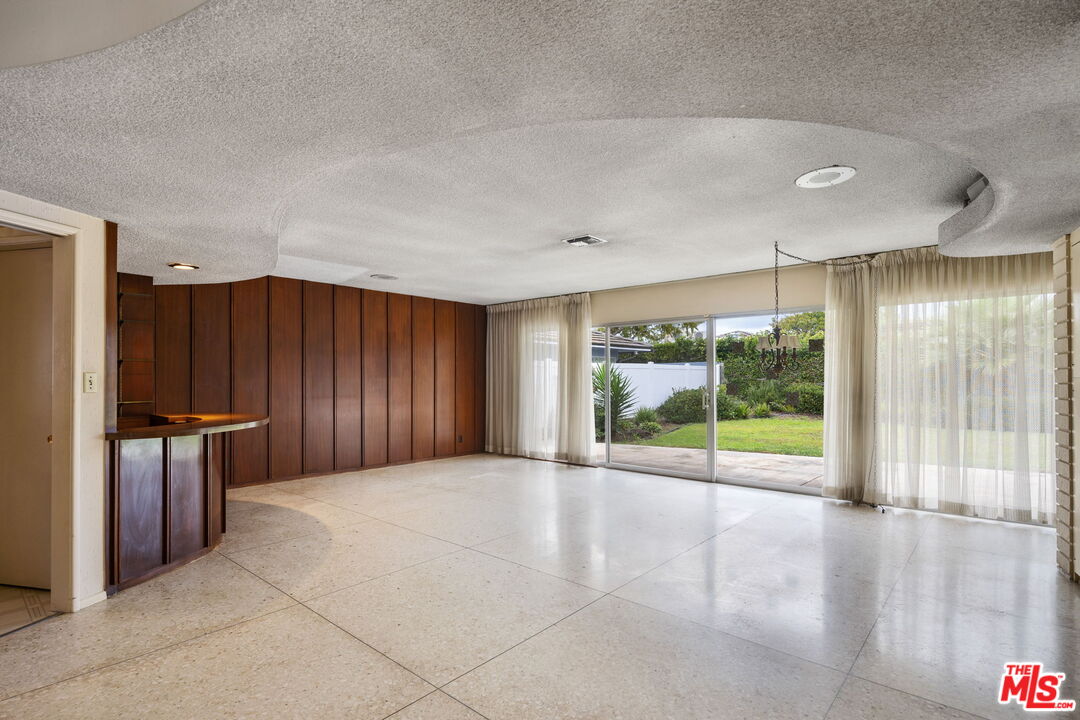 6619 Bedford Avenue Los Angeles, CA 90056 - Photo 5 of 55