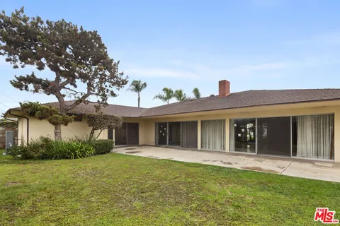 $1,798,850 | 6619 Bedford Avenue, Los Angeles, CA 90056