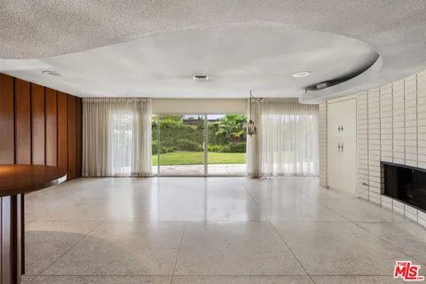 $1,798,850 | 6619 Bedford Avenue, Los Angeles, CA 90056