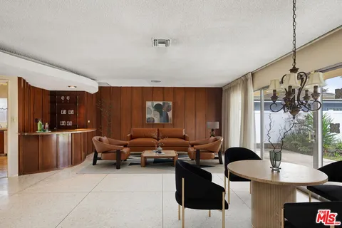 $1,798,850 | 6619 Bedford Avenue, Los Angeles, CA 90056