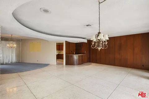 $1,798,850 | 6619 Bedford Avenue, Los Angeles, CA 90056