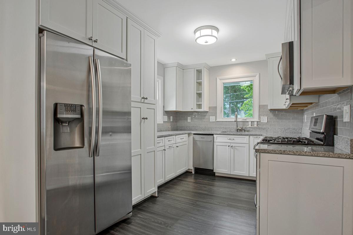 454 Manor Road Arnold, MD 21012 - Photo 11 of 36 Kitchen