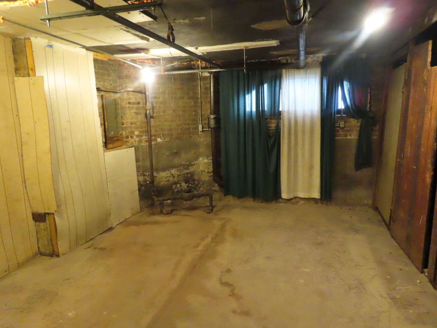 7918 South Calumet Avenue Chicago, IL 60619 - Photo 8 of 8 a view of an empty room