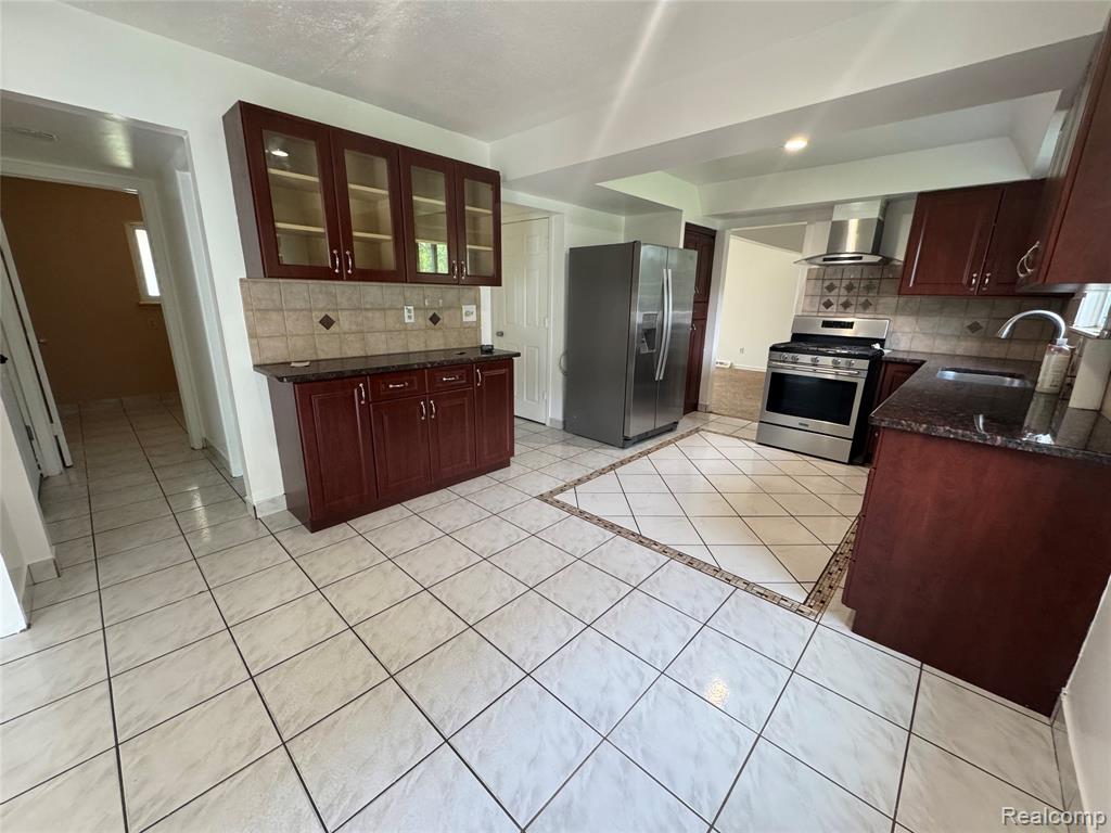 28240 Lahser Road Southfield, MI 48076 - Photo 4 of 15 Gallery Image 4