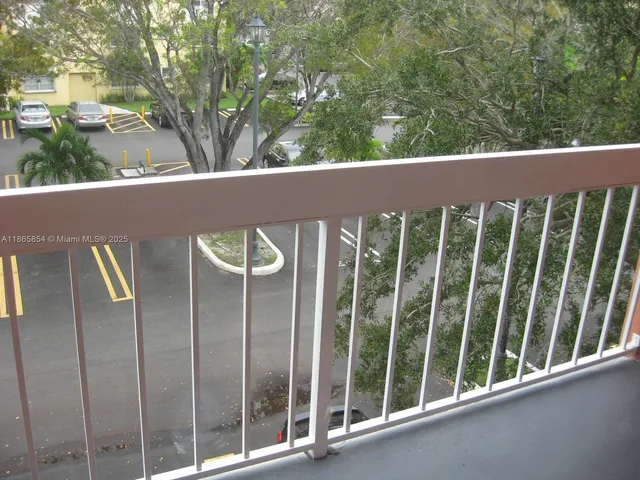 $2,100 | 7740 Camino Real, Unit G302, Miami, FL 33143