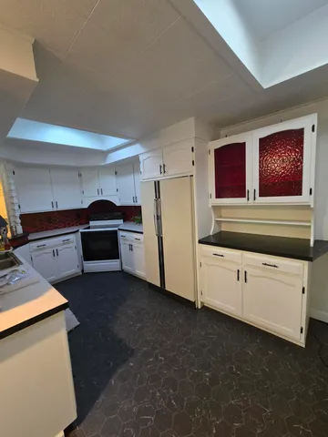 $273,900 | 15549 Pine Street, Grand Haven, MI 49417