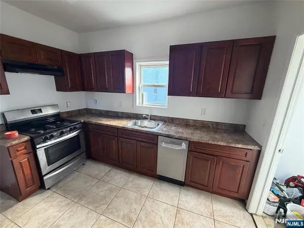 $2,500 | 81-85 Columbia Avenue, Unit 2, Newark, NJ 07106