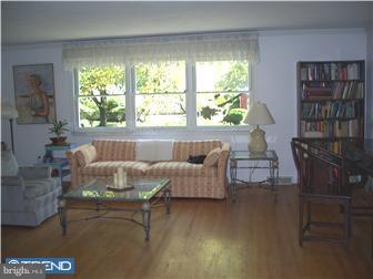 930 Gainsway Road Yardley, PA 19067 - Photo 3 of 12 Living Room