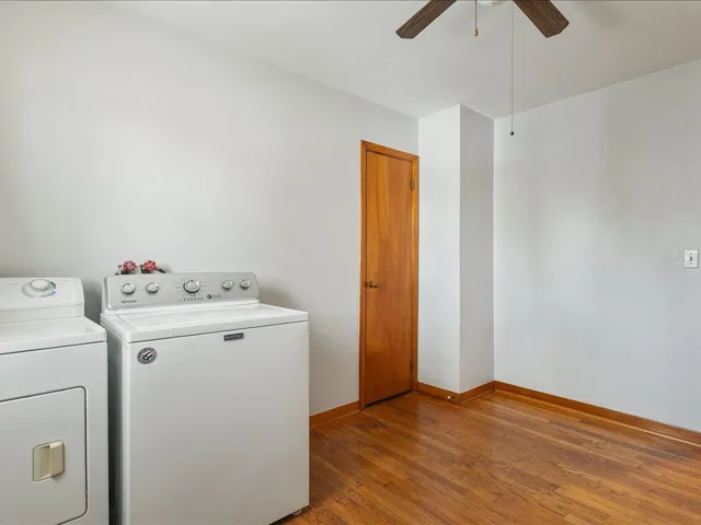 a view of utility room with washer and dryer