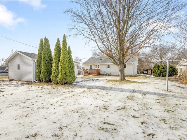 a view of white house with a outdoor space